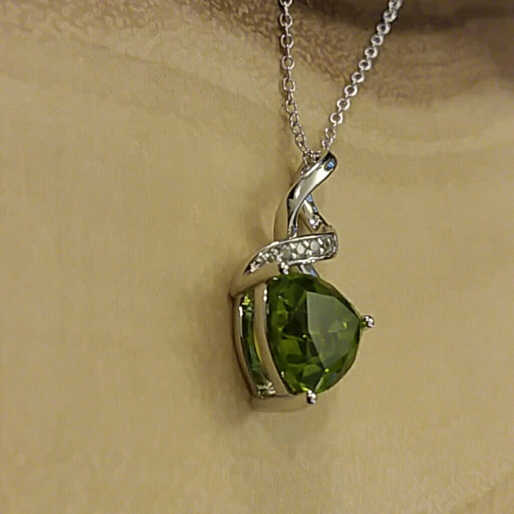 4 CARAT PERIDOT  NECKLACE - Picture 5 of 8